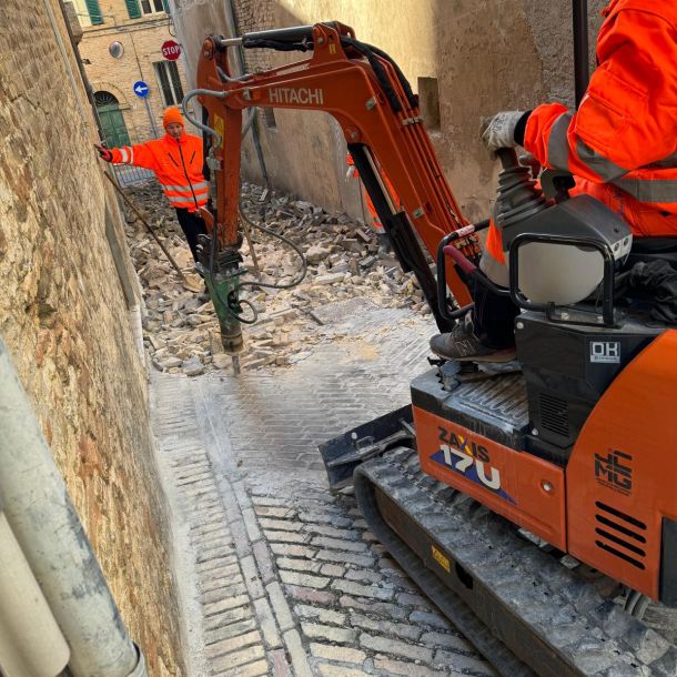 Esempio dalla galleria fotografica di Maceratesi Asfalti Srl