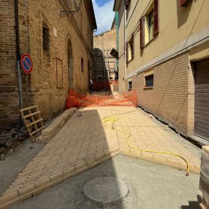 Esempio dalla galleria fotografica di Maceratesi Asfalti Srl