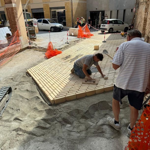 Esempio dalla galleria fotografica di Maceratesi Asfalti Srl